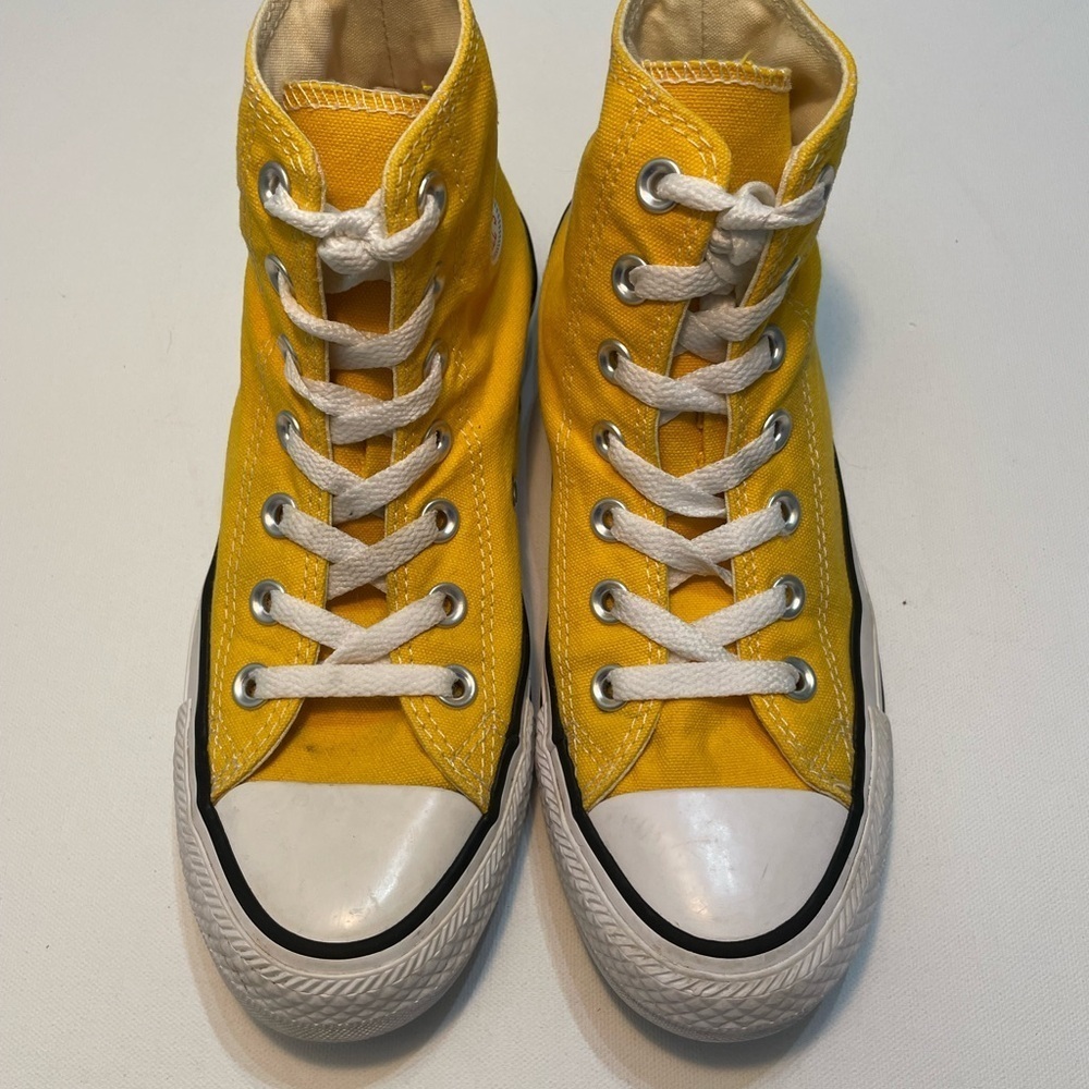 Converse Chuck Taylor Size 4 Sneakers SB-AR
